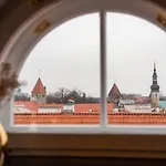 Airhome - Raekoja Plats Tallin