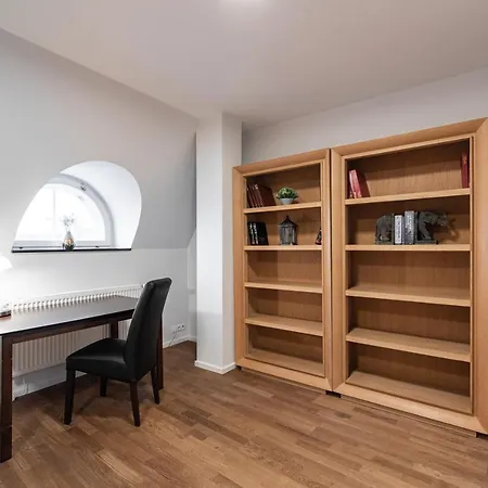 Airhome - Raekoja Plats *