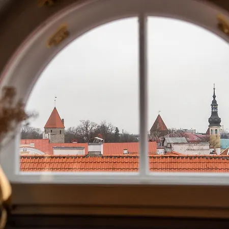 Airhome - Raekoja Plats Reval